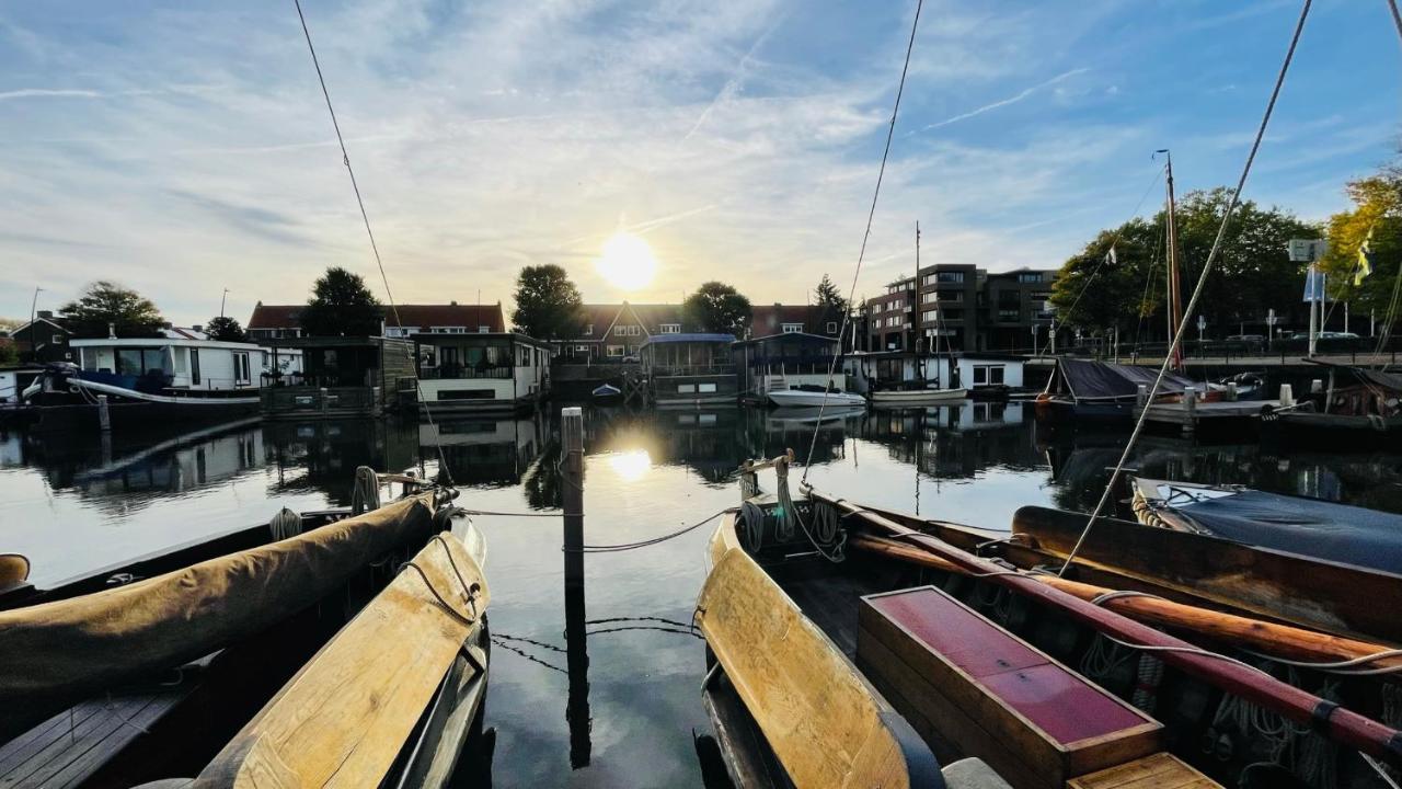 ホテル Woonboot 4 ハルデルウェイク エクステリア 写真