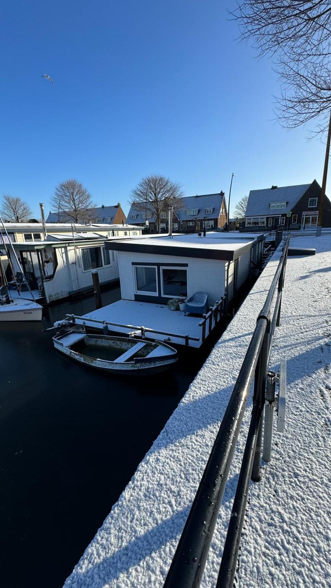 ホテル Woonboot 4 ハルデルウェイク エクステリア 写真